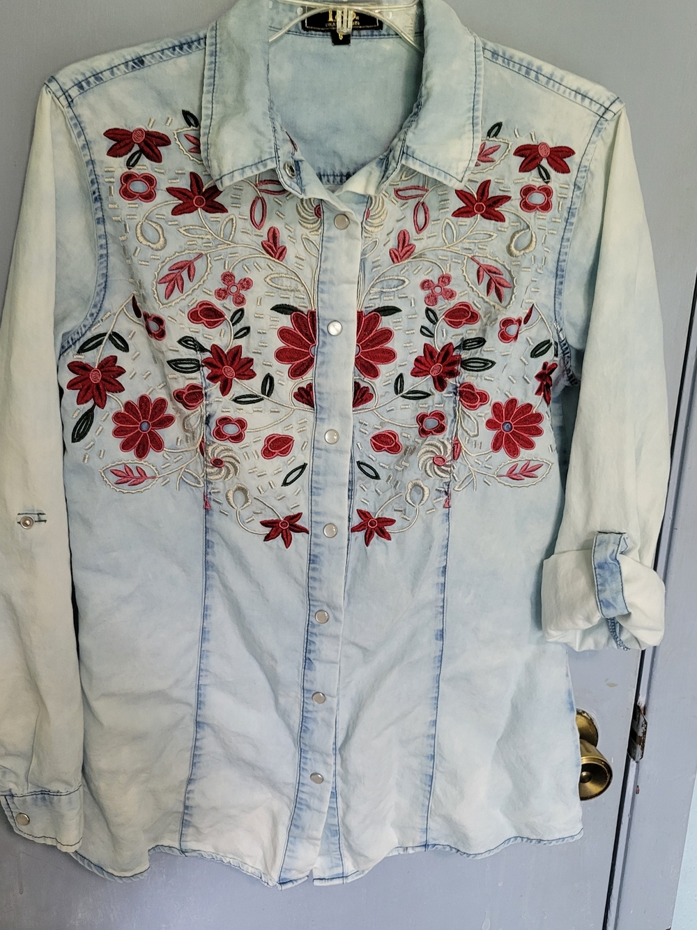 L&B Lucky And Blessed  Light Blue Shirt Size Small Pearl Snap Embroidered